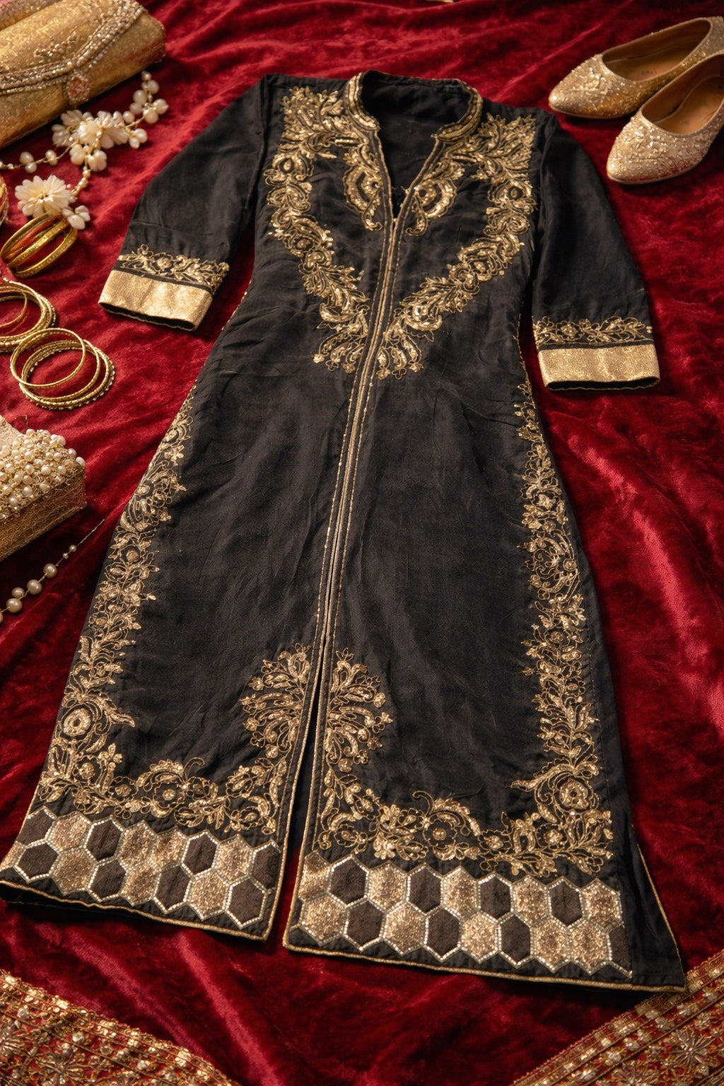 Noor-e-Zar Black Embroidered Punjabi Suit