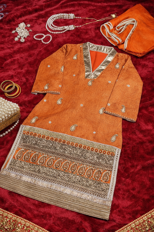 Dress with moderately slimmer waist